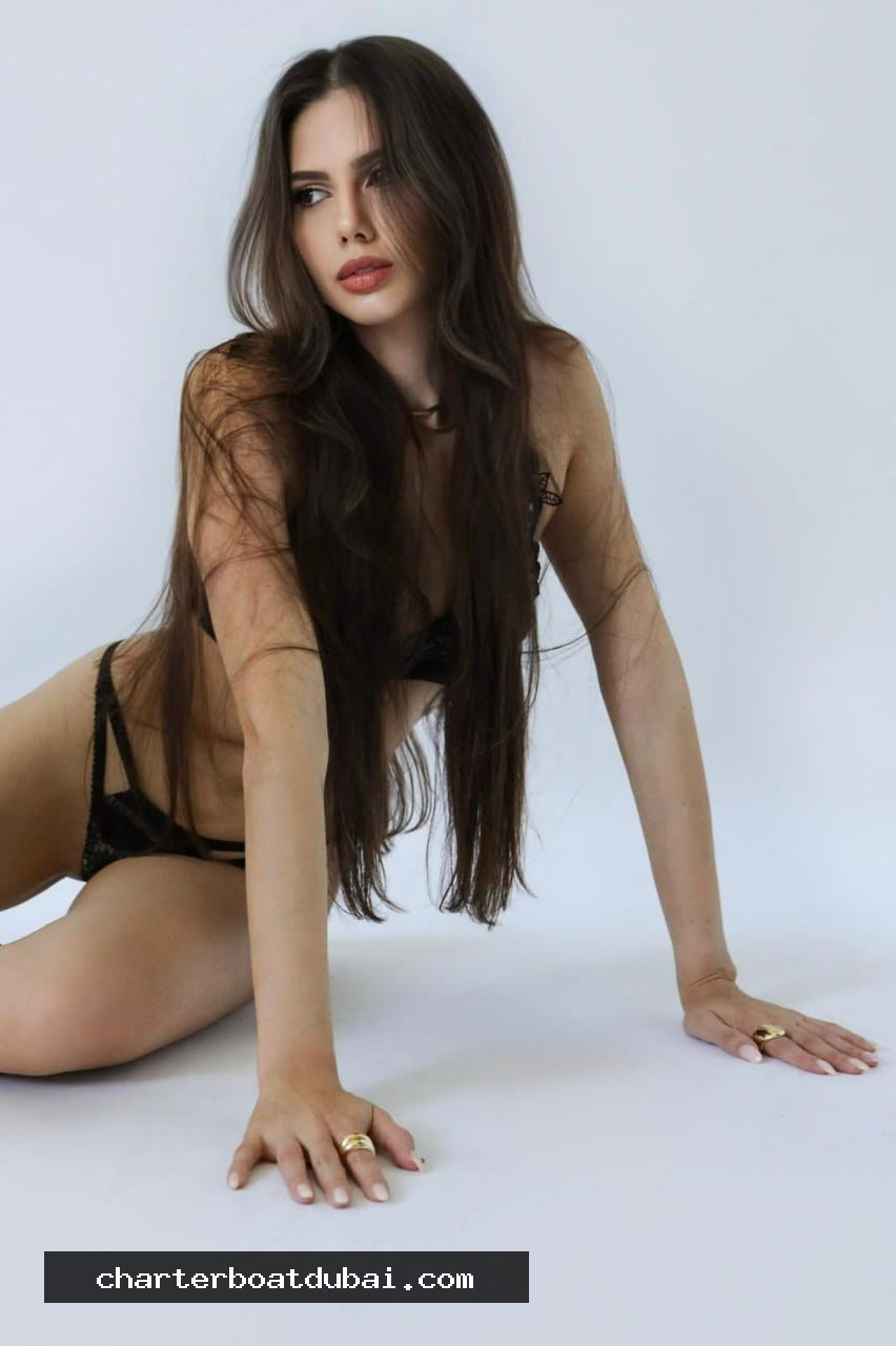 Sarah photo 4